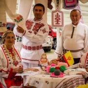 Чуваши (Поволжье)
<br /> 
<br />Тюрский народ. 1,139 миллионов чувашей проживают в России. Места проживания: Республики Чувашия, Татарстан и Башкортостан и Ульяновская и Самарская области. Язык: чувашский и русский. Вероисповедание: православие.
