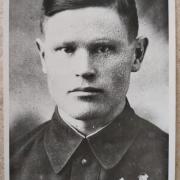 И.И. Вахромеев, до войны секретарь ЦК ЛКСМ Карелии, затем комиссар партизанского отряда "Вперёд".<br />Погиб в 1941г. Похоронен в п. Паданы.