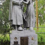 Братская могила советских воинов в д. Карельская Масельга.<br />Рядом с этой могилой 754-х солдат и офицеров 32-й армии Карельского фронта в 2010 г. были захоронены останки 396-ти неизвестных бойцов 289-й СД, поднятых поисковиками сводного отряда фонда «Эстафета поколений» в окрестностях деревни Карельская Масельга.