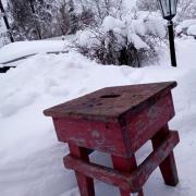 Уж не знаю, сколько лет живет на свете табурет? <br />На кухне у стола стоял, уют карельский создавал.